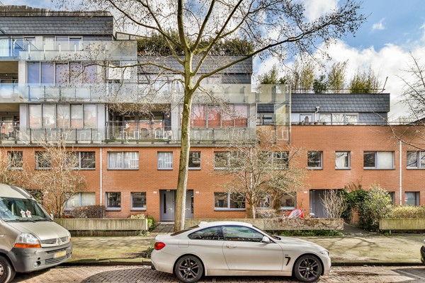 Sold subject to conditions: Jacques Veltmanstraat 253, 1065 DB Amsterdam